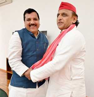 सपा मुखिया अखिलेश यादव से मिले आप के सांसद संजय सिंह